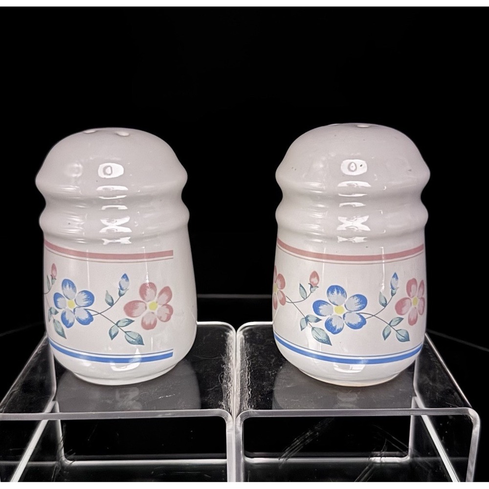 Vintage‎ Salt & Pepper Shaker Set White Ceramic W Pink Blue Flowers